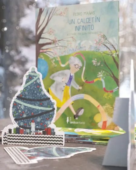 Un Calcetín Infinito (Incluye Arbol de Navidad Troquelado)
